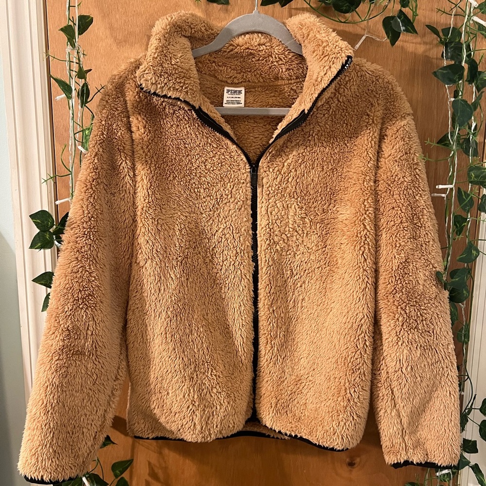 Victoria’s Secret Tan Teddy Jacket with Black Lining Size Small